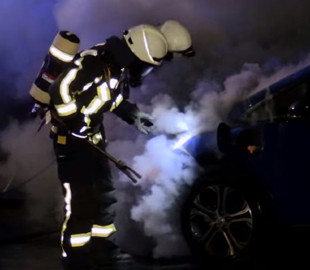 Пожарные в Германии 5 часов тушили загоревшийся электрокар