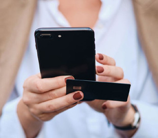 «Вашу картку потрібно закрити»: шахрай ошукав тростянчанку майже на 7 тисяч гривень