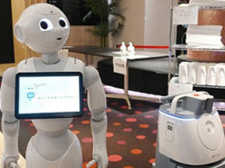 В Токио зараженным COVID-19 помогают роботы