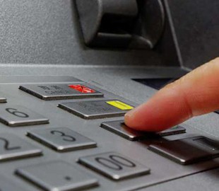 В Черниговской области поймали пару хакеров, которые пытались взломать банкомат Приватбанка