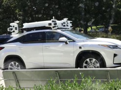 Беспилотные автомобили Apple пока не готовы к работе без страхующего водителя
