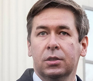 Юриста Іллю Новікова заочно засудили до восьми з половиною років за «фейки» про російську армію