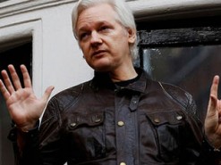 Соратник Трампа вел переговоры о выдаче Ассанжа США