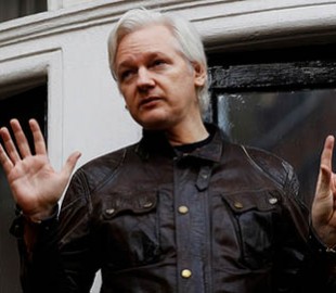 Соратник Трампа вел переговоры о выдаче Ассанжа США