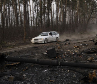 Поліція назвала п’ятьох російських омонівців, причетних до розстрілів цивільних авто у Гостомелі