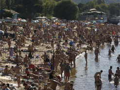 В сети показали, как киевляне с Русановки добирались на пляжи Гидропарка в 1970-х годах. Фото