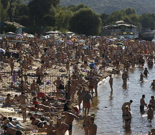 В сети показали, как киевляне с Русановки добирались на пляжи Гидропарка в 1970-х годах. Фото