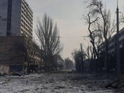 «Батьки невдовзі загинули у Маріуполі»: затримали шахрая, який взяв у жінки гроші, але так і не евакуював її рідних