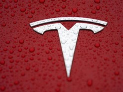 Автомобили Tesla получили режим «сторожа»