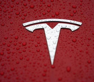 Автомобили Tesla получили режим «сторожа»