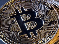 Биткоин вернулся к отметкам выше $7000