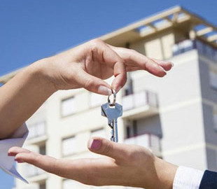 У Калуші викрили 35-річного держреєстратора, який займався квартирними махінаціями