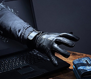 Інтернет-шахраї виманили у жінки круглу суму