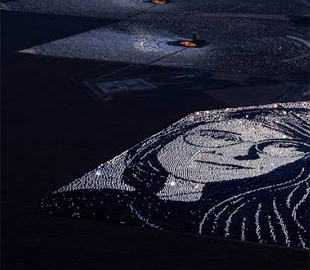 Google создала портрет разработчицы бортовых программ «Аполлона» с помощью 100 тысяч зеркал