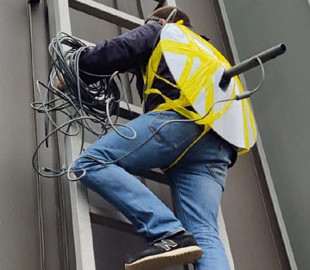 У Бучі встановлюють обладнання для Інтернету Starlink