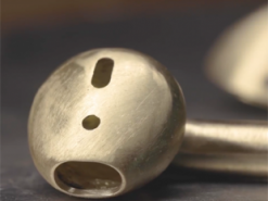 Как создаются AirPods из чистого золота