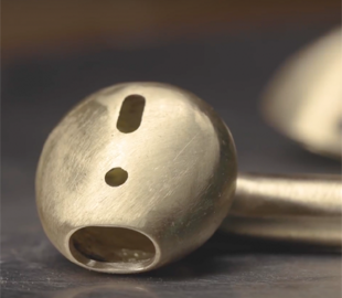 Как создаются AirPods из чистого золота