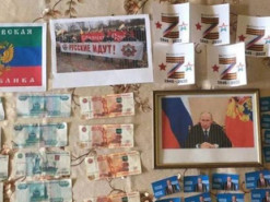 Портрет Путина и рубли: у харьковчанина провели обыск