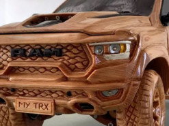 Энтузиаст сделал миниатюрный Ram 1500 TRX из дерева