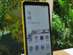 Представили первый в мире смартфон с экраном на цветных чернилах