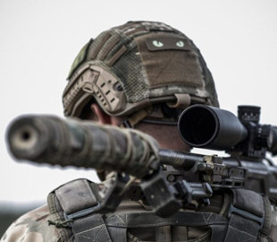 Для борьбы с оккупантами: в сети собирают деньги на прицел для снайпера-добровольца
