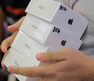 Незадачливые воры вместо iPhone украли 14 пустых коробок