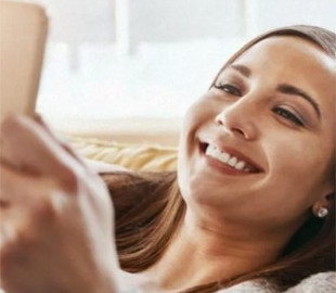 Флірт за вас веде ChatGPT: у застосунках для знайомств стрімко набирає популярності новий тренд