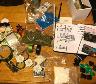 Поліцейські затримали злочинну групу, яка через інтернет-магазини розповсюджувала наркотичні засоби