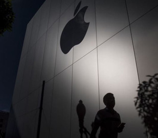 Сотрудники Apple пожаловались на условия труда в госорганы США