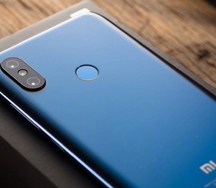 Загадочный смартфон Xiaomi Pocophone F1 показали на видео