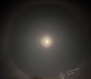 Виглядає видовищно: у небі над Києвом зняли рідкісне оптичне явище