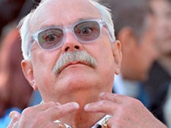 YouTube видалив канал російського пропагандиста Микити Михалкова