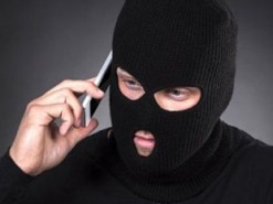 Мошенник снял со счета пенсионера все его деньги