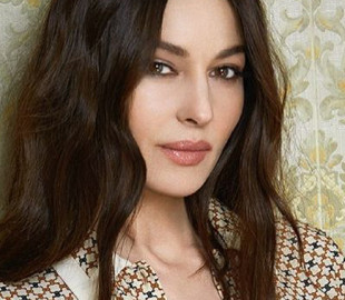 Моника Беллуччи показала редкие фото с дочерьми