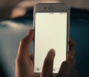 Samsung показала, как страдают пользователи iPhone