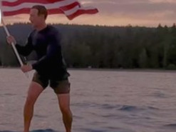 Цукерберг у День незалежності США проїхався на серфі з прапором і став героєм мемів