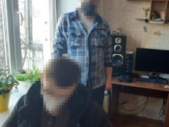 Правоохоронці викрили хакера, який “зливав” інформацію зі смартфонів користувачів конкурентам