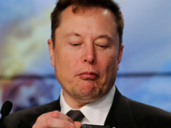 Рогозин обвинил Маска, что тот хочет вывести в космос ядерное оружие