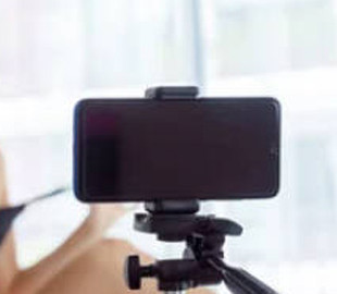 В Україні засудили жінку, яка продавала через інтернет свої оголенні відео