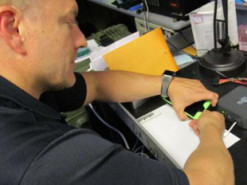 В Сети появились фотографии устройства для взлома iPhone