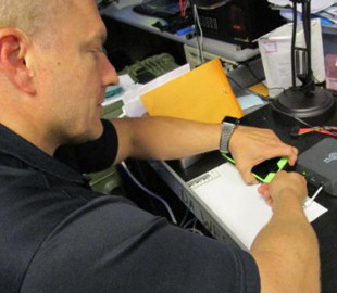 В Сети появились фотографии устройства для взлома iPhone