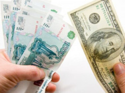 У Росії тестують новий спосіб, як в обхід санкцій виводити та заводити в країну долари та рублі