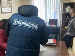 100 доларів за ковід-сертифікат: у Житомирі викрили осіб, що продавали підроблені документи