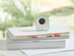 Камера-клипса Google Clips вышла в продажу