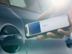 BMW назвала 13 моделей, которые можно будет открыть с iPhone