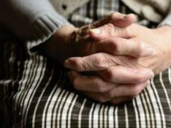 Соблюдала все меры защиты: у 84-летней бабушки украли криптовалюту на $800 тыс.