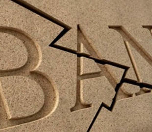 російський банк змінює назву після антивоєнних висловлювань його засновника