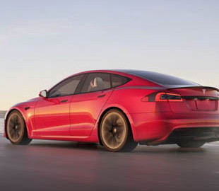 Заказчик Tesla Model S Plaid решил протестировать свою покупку