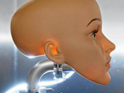 "Для исследования коронавируса": финские ученые создали чихающего и кашляющего робота