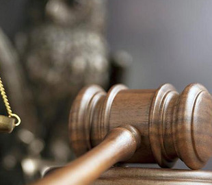 В Канаде судьи во время карантина рассматривают дела по телефону и без мантии